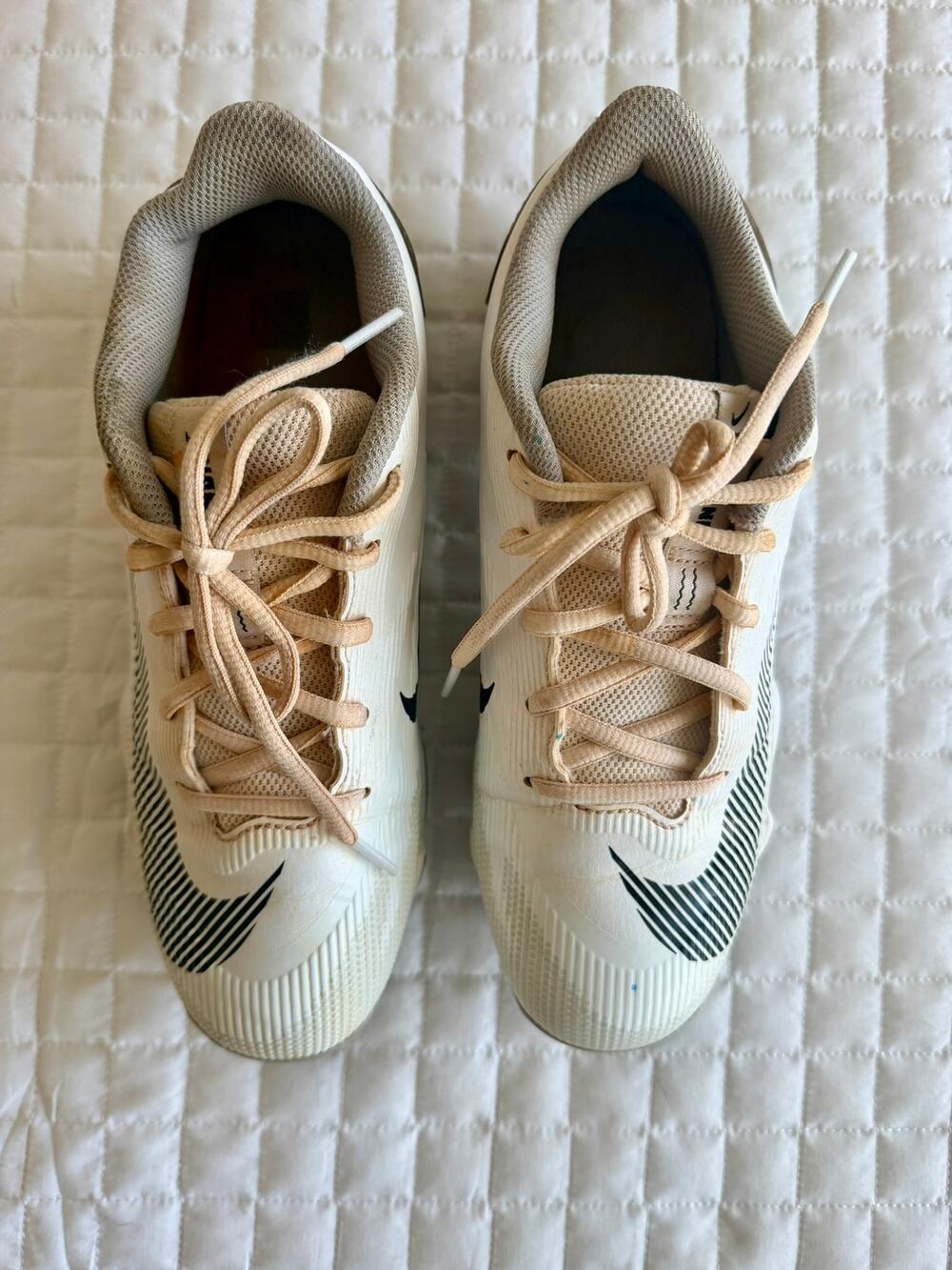 Kids Nike Fast Flex Football Cleats Size 6Y -- White and Black
